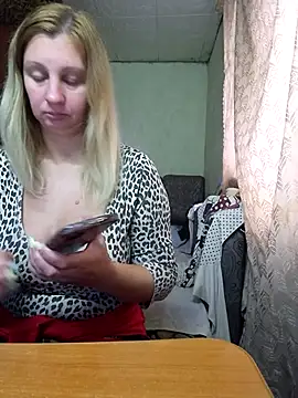Snapshot of BustyBlond chatting on October 6, 2:23 pm BustyBlond online show from October 6, 2:23 pm