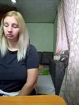 Snapshot of BustyBlond chatting on October 14, 2:52 pm BustyBlond online show from October 14, 2:52 pm