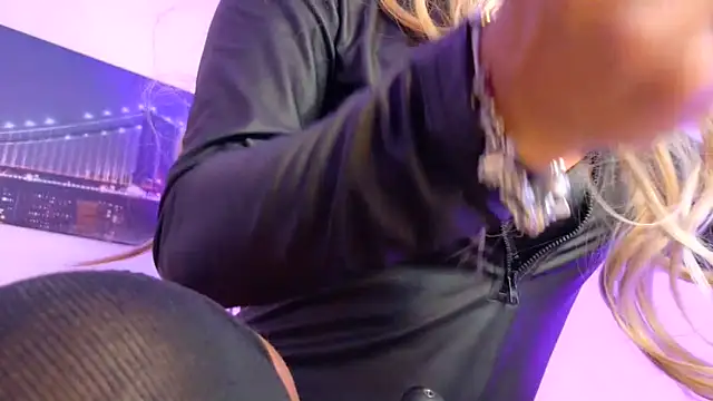 Tinkerbell822 online show from October 28, 9:48 am