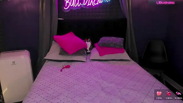 Snapshot of bull_vixen2001 chatting on September 27, 9:27 am bull vixen2001 online show from September 27, 9:27 am