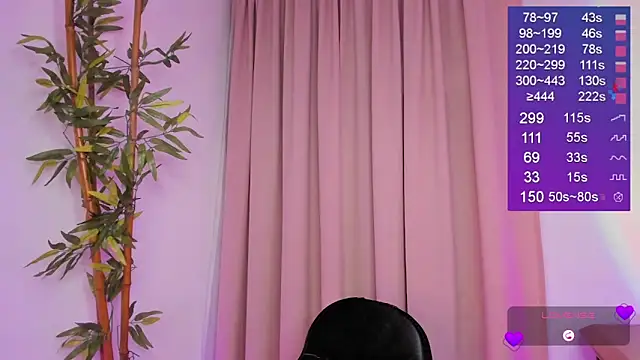 Snapshot of Bella-White chatting on September 20, 7:23 pm Bella-White online show from September 20, 7:23 pm