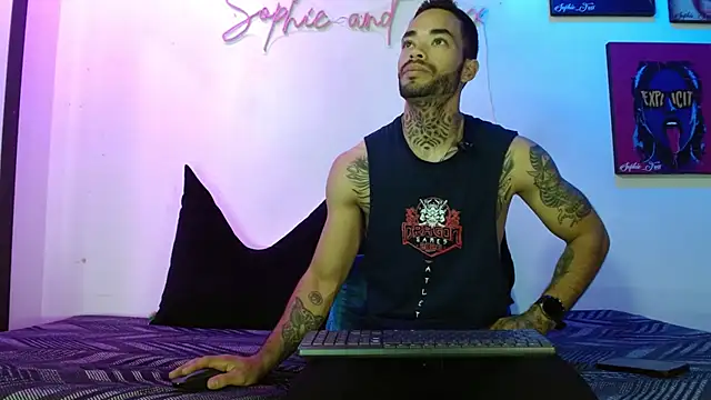 SophieFoxx17 online show from August 3, 12:11 pm
