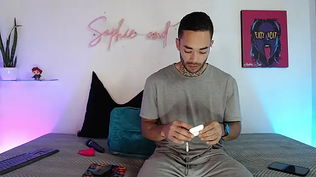 Snapshot of SophieFoxx17 chatting on October 23, 1:11 am SophieFoxx17 online show from October 23, 1:11 am