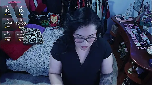 Snapshot of lufek23 chatting on October 4, 4:33 pm lufek23 online show from October 4, 4:33 pm