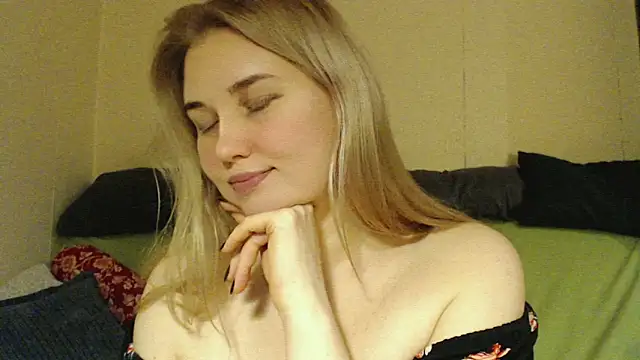 mmmPinUpGirl online show from November 25, 9:15 pm