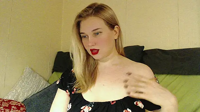 Snapshot of mmmPinUpGirl chatting on October 12, 6:43 pm mmmPinUpGirl online show from October 12, 6:43 pm