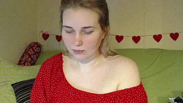 mmmPinUpGirl online show from March 22, 5:08 pm
