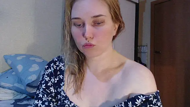 mmmPinUpGirl online show from June 20, 7:50 pm