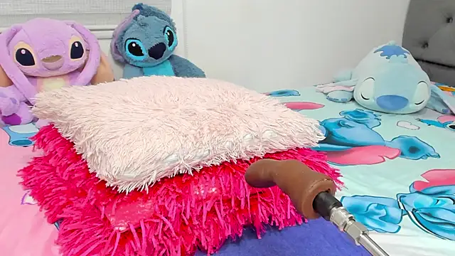 Elizabeth 18  online show from November 5, 3:01 am