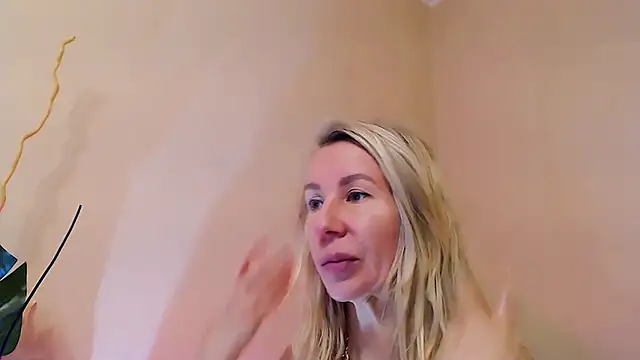 OLIVIA CANDY online show from December 23, 5:33 am