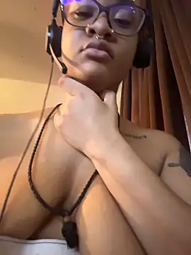 nickytheehawtie online show from March 22, 1:06 pm