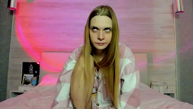 molly hunt  online show from February 22, 12:50 pm