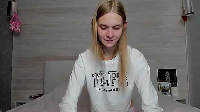 molly hunt  online show from October 22, 4:06 am