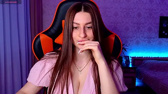 Elishka  online show from March 25, 4:43 pm