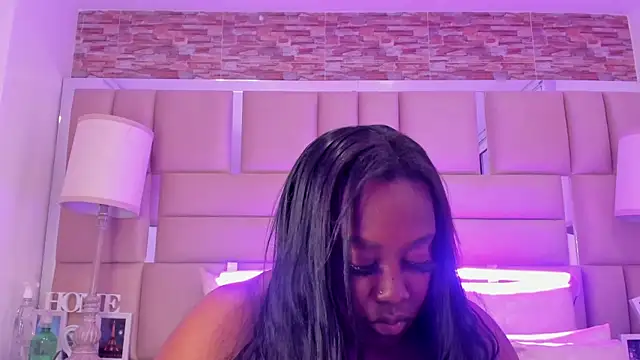 ShaniaBrownn online show from November 12, 7:45 pm