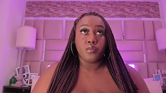 ShaniaBrownn online show from April 16, 8:08 pm