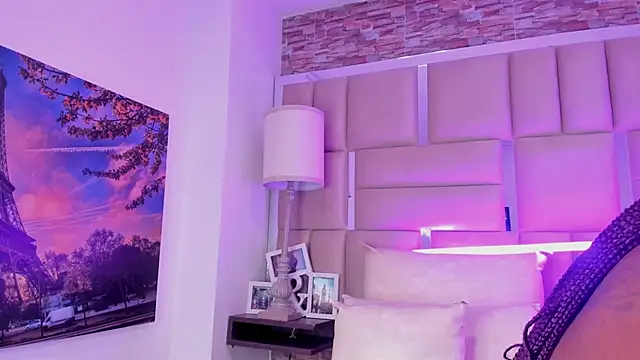 ShaniaBrownn online show from March 28, 6:51 pm