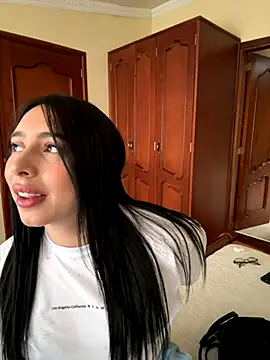Snapshot of isabella_jade chatting on October 6, 1:28 pm isabella jade online show from October 6, 1:28 pm