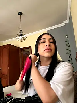 Snapshot of isabella_jade chatting on October 13, 4:20 pm isabella jade online show from October 13, 4:20 pm