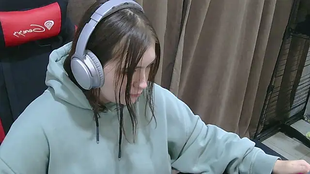 Yammy Yumi online show from October 29, 3:33 am