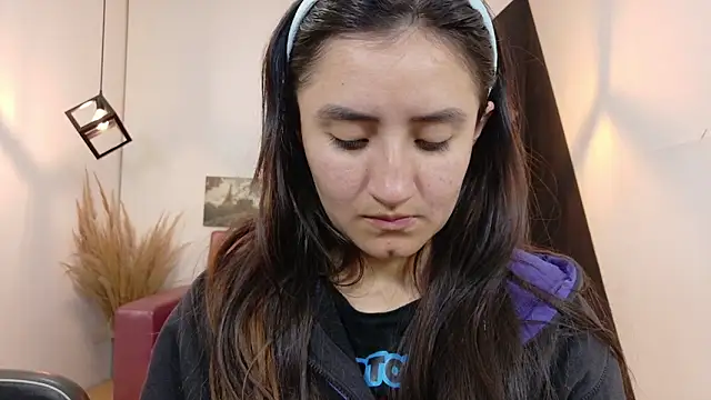 Perla Campbell online show from November 6, 7:20 pm