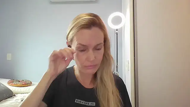 Annylove1 online show from April 9, 10:42 am