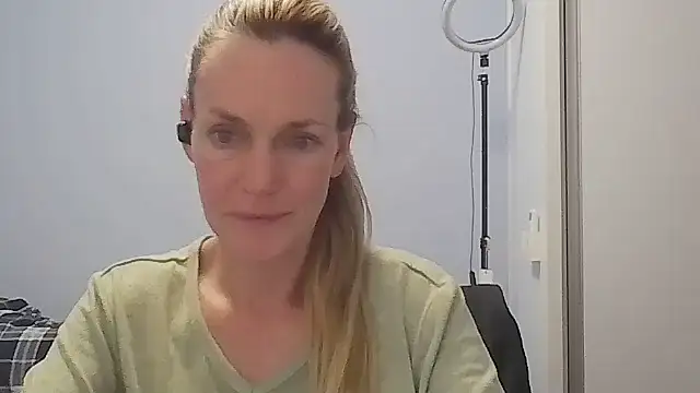 Annylove1 online show from April 15, 12:33 am