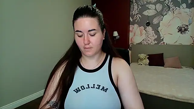 Roxie Bradley online show from July 3, 5:57 am