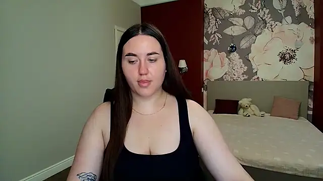 Roxie Bradley online show from July 27, 5:37 am