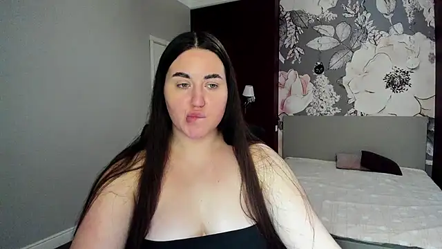 Roxie Bradley online show from January 9, 7:35 am