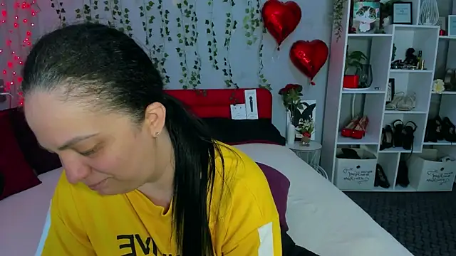 DarlingMilf online show from April 13, 7:14 pm