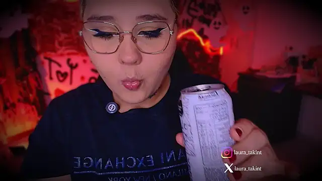 Snapshot of Laura_takint chatting on October 3, 9:09 pm Laura takint online show from October 3, 9:09 pm