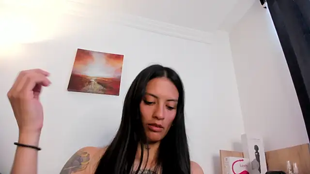 nia  white online show from December 4, 7:14 pm