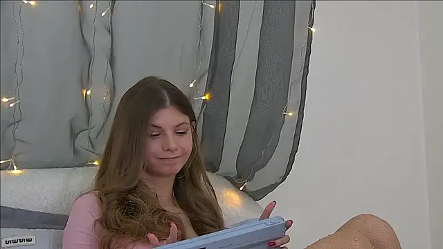 AudreyBarlow online show from October 31, 9:02 am