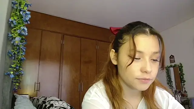 Snapshot of 3littleschoolteens chatting on October 3, 7:52 pm 3littleschoolteens online show from October 3, 7:52 pm