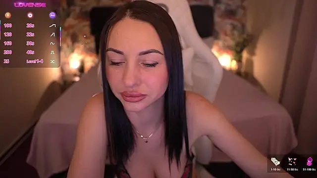 KristiiMax online show from December 2, 9:11 am