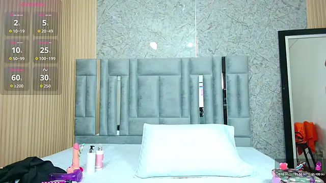 Snapshot of veronicaroose_ chatting on October 1, 3:39 pm veronicaroose online show from October 1, 3:39 pm