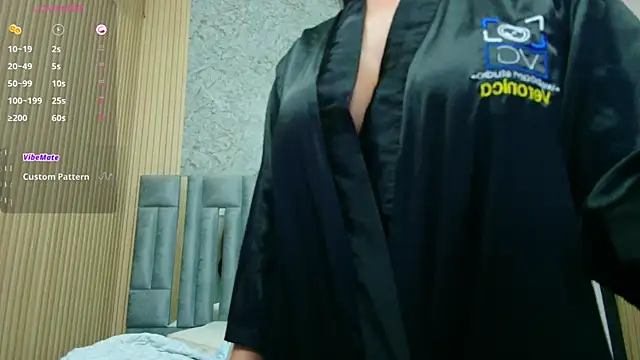 Snapshot of veronicaroose_ chatting on September 29, 12:54 pm veronicaroose online show from September 29, 12:54 pm