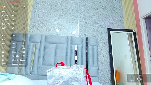 Snapshot of veronicaroose_ chatting on September 22, 12:47 pm veronicaroose online show from September 22, 12:47 pm