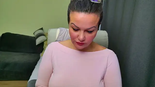 MishaMILF online show from December 19, 9:12 am