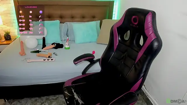 mila katts online show from November 11, 3:46 am