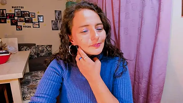 emma luxy online show from February 7, 5:00 am