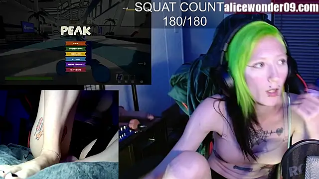 Snapshot of alicewonder09 chatting on October 1, 4:39 am alicewonder09 online show from October 1, 4:39 am