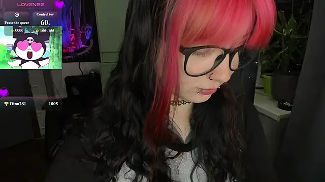 t0riayun0 online show from June 12, 9:12 pm