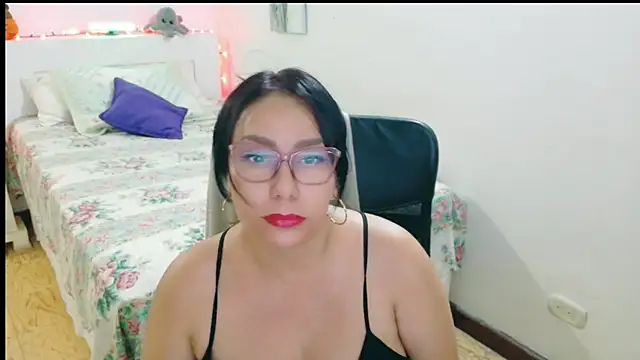 hottplay online show from March 25, 6:33 pm