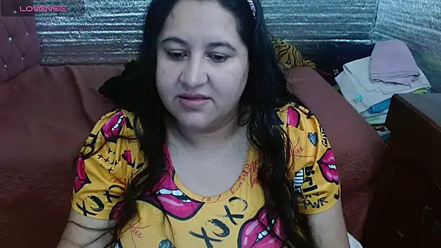 Snapshot of EMILY-NESSA chatting on October 2, 3:17 pm EMILY-NESSA online show from October 2, 3:17 pm