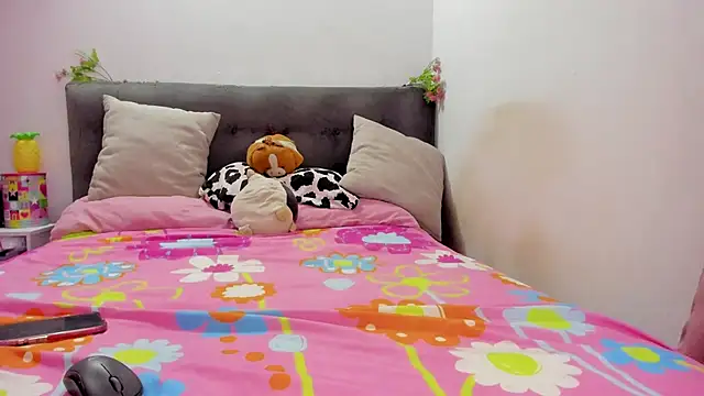 AnnieBellee online show from September 19, 8:30 pm