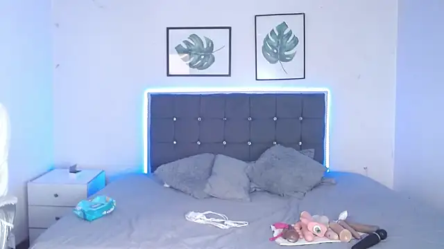 selena yourmilf online show from February 25, 7:34 pm