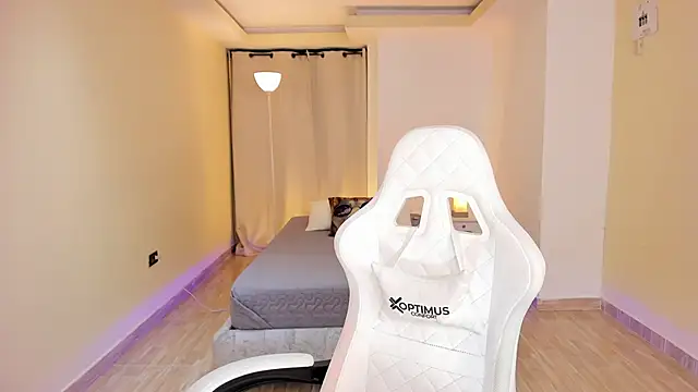 carleee winter online show from November 5, 1:33 am