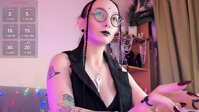 Jinhee Noir online show from December 13, 8:04 pm